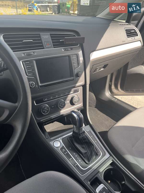 Хэтчбек Volkswagen e-Golf 2016 в Львове