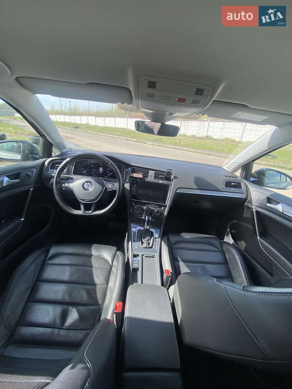 Хэтчбек Volkswagen e-Golf 2017 в Львове