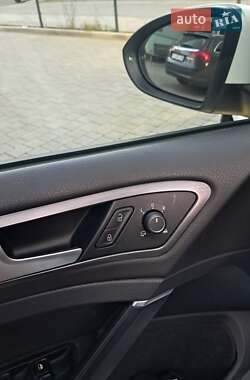 Хэтчбек Volkswagen e-Golf 2019 в 