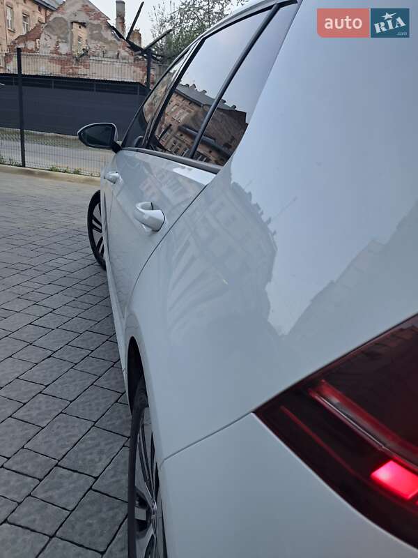 Хетчбек Volkswagen e-Golf 2018 в Львові фото 28 Хетчбек Volkswagen e-Golf 2018 в Львові