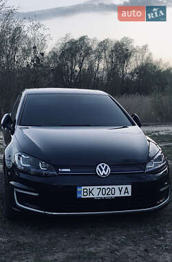 Хетчбек Volkswagen e-Golf 2016 в 