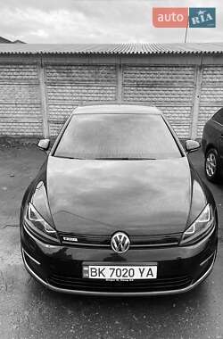 Хетчбек Volkswagen e-Golf 2016 в 