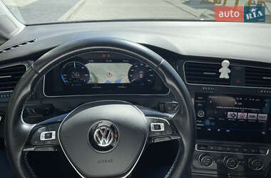 Хэтчбек Volkswagen e-Golf 2019 в 