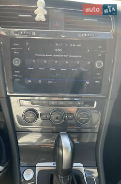 Хэтчбек Volkswagen e-Golf 2019 в 