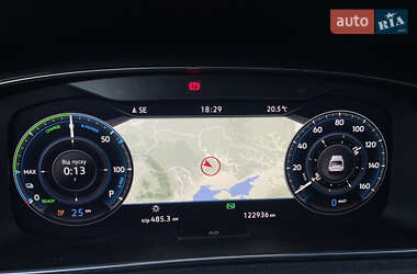 Хэтчбек Volkswagen e-Golf 2019 в 