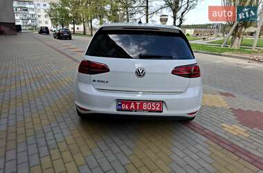 Хэтчбек Volkswagen e-Golf 2015 в 