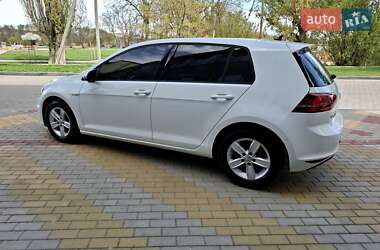 Хэтчбек Volkswagen e-Golf 2015 в 