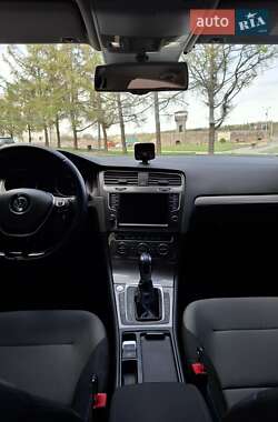 Хэтчбек Volkswagen e-Golf 2015 в 
