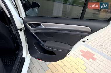 Хэтчбек Volkswagen e-Golf 2015 в 
