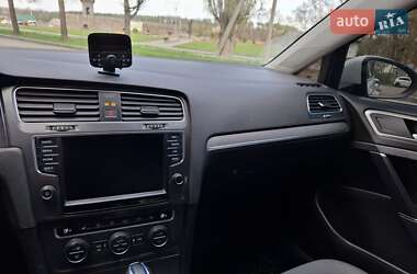 Хэтчбек Volkswagen e-Golf 2015 в 