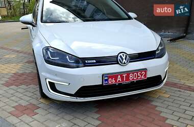 Хэтчбек Volkswagen e-Golf 2015 в 