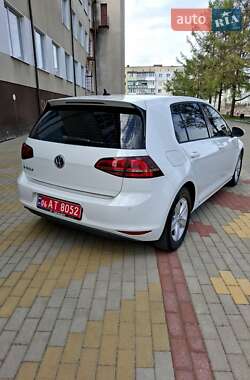 Хэтчбек Volkswagen e-Golf 2015 в 