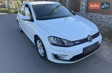 Хэтчбек Volkswagen e-Golf 2016 в 