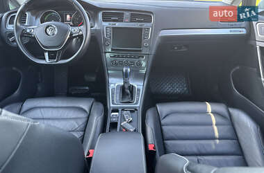 Хэтчбек Volkswagen e-Golf 2016 в 