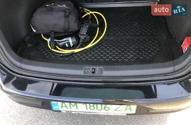 Хетчбек Volkswagen e-Golf 2016 в 