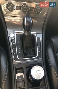 Хетчбек Volkswagen e-Golf 2016 в 
