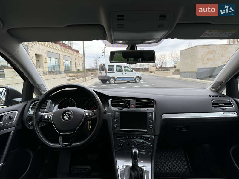 Хэтчбек Volkswagen e-Golf 2015 в Умани