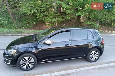 Хэтчбек Volkswagen e-Golf 2017 в 