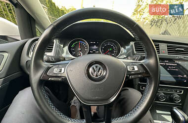 Хэтчбек Volkswagen e-Golf 2019 в 