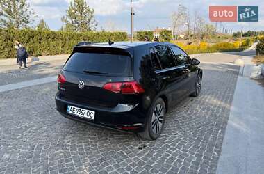 Хетчбек Volkswagen e-Golf 2016 в 