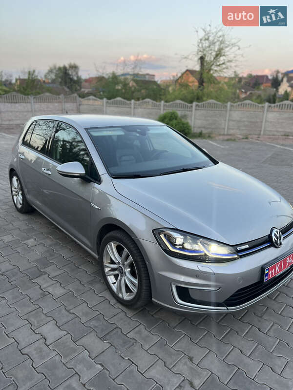 Хетчбек Volkswagen e-Golf 2017 в 