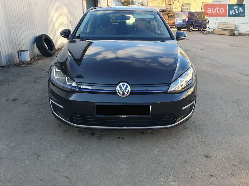 Хэтчбек Volkswagen e-Golf 2017 в 