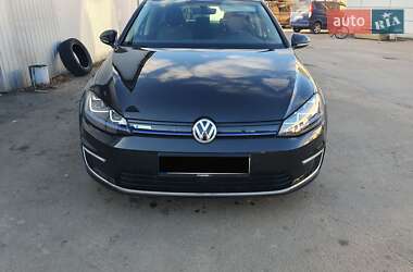 Хэтчбек Volkswagen e-Golf 2017 в 