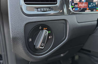 Хетчбек Volkswagen e-Golf 2017 в 