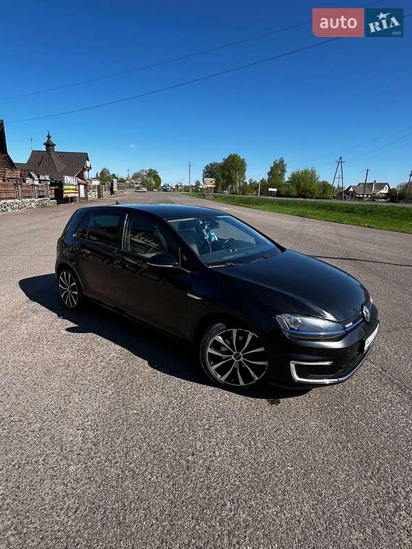 Volkswagen e-Golf 2015