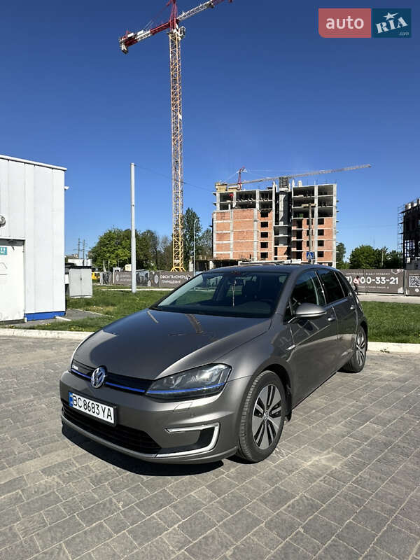 Хетчбек Volkswagen e-Golf 2015 в 