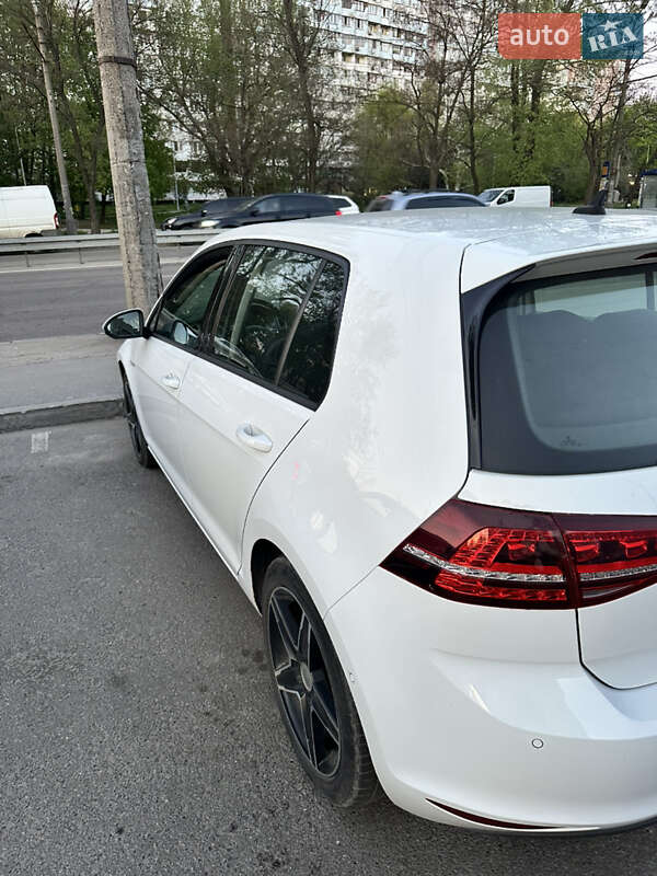 Хэтчбек Volkswagen e-Golf 2014 в Днепре
