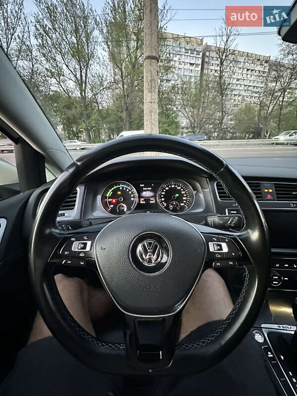 Хэтчбек Volkswagen e-Golf 2014 в Днепре