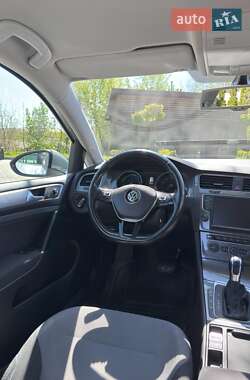 Хэтчбек Volkswagen e-Golf 2014 в 