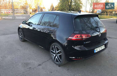 Хэтчбек Volkswagen e-Golf 2016 в 