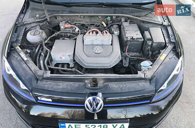 Хэтчбек Volkswagen e-Golf 2016 в 