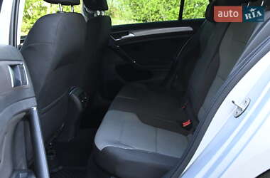 Хэтчбек Volkswagen e-Golf 2015 в 