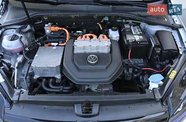 Хэтчбек Volkswagen e-Golf 2015 в 