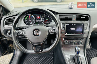 Хэтчбек Volkswagen e-Golf 2016 в 