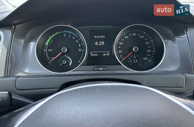 Хэтчбек Volkswagen e-Golf 2014 в 