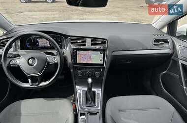 Хэтчбек Volkswagen e-Golf 2020 в 