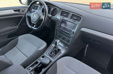 Хетчбек Volkswagen e-Golf 2016 в 