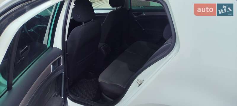 Хэтчбек Volkswagen e-Golf 2015 в Звягеле