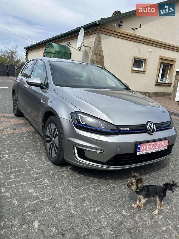 Хэтчбек Volkswagen e-Golf 2016 в Дубровице