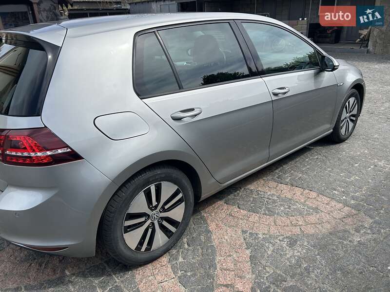 Хэтчбек Volkswagen e-Golf 2016 в Дубровице