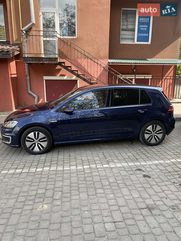 Хэтчбек Volkswagen e-Golf 2015 в Ивано-Франковске