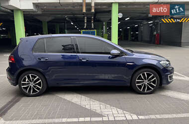 Хетчбек Volkswagen e-Golf 2020 в 