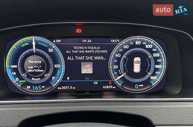 Хетчбек Volkswagen e-Golf 2020 в 