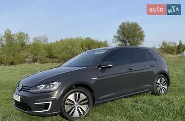 Хэтчбек Volkswagen e-Golf 2019 в 