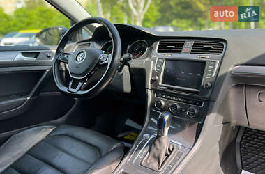 Хетчбек Volkswagen e-Golf 2015 в 