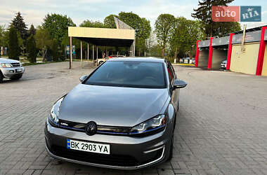 Хэтчбек Volkswagen e-Golf 2015 в 